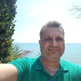 Caut tanara atragatoare pentru vacanta la mare